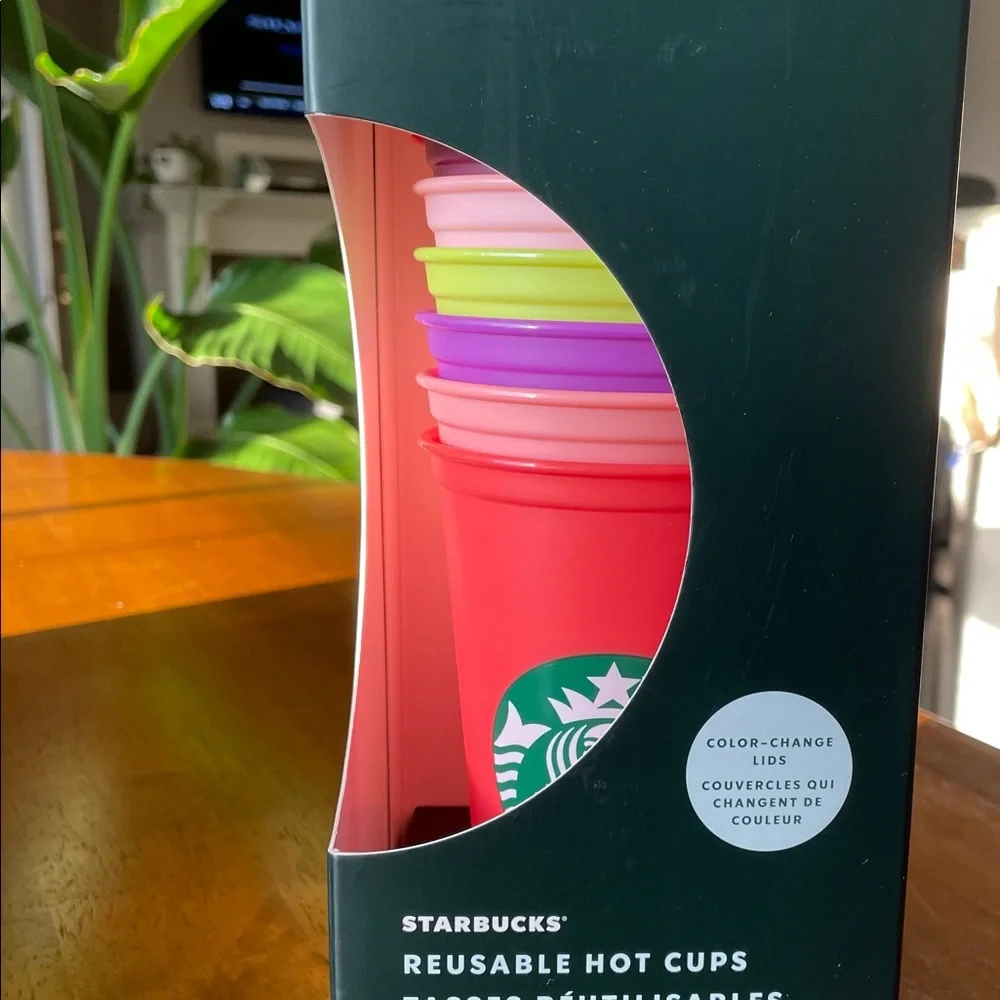 ✨🧜♀️Starbucks Plastic Reusable Cups with Color Changing Lids🧜♀️✨ - Picture 5 of 8